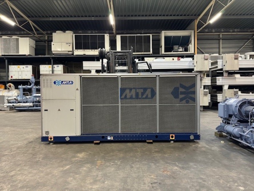 Foto 1-31-177kW chiller.jpg